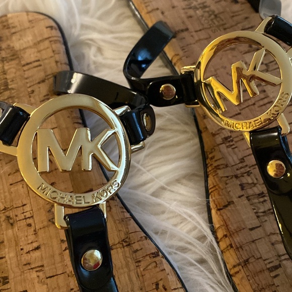 MICHAEL KORS sandals - Picture 2 of 15